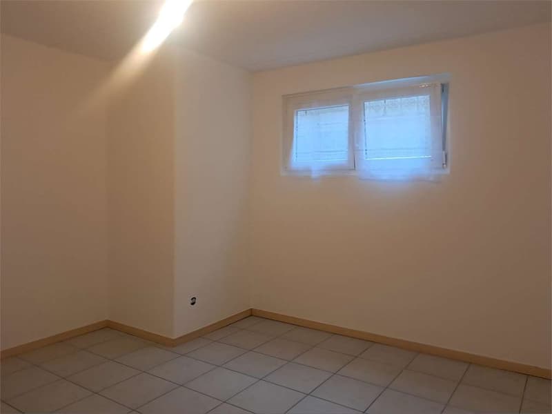 Melano: piacevole maisonette di 3,5 locali con terrazze e parcheggi (8)