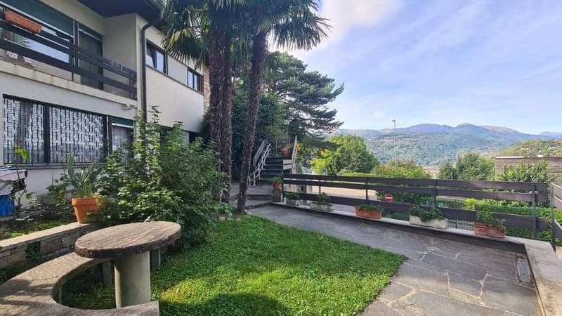 COLLINA D'ORO: GRANDE 2.5 LOC. ARREDATO CON GIARDINO (2)