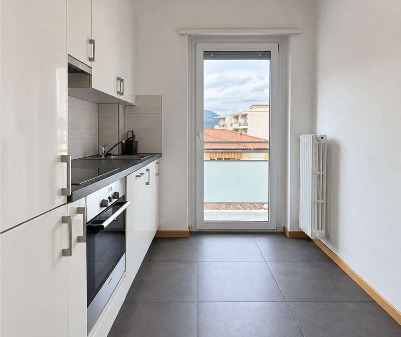Mendrisio: luminoso appartamento di 3.5 locali con balcone vicino a ce (5)