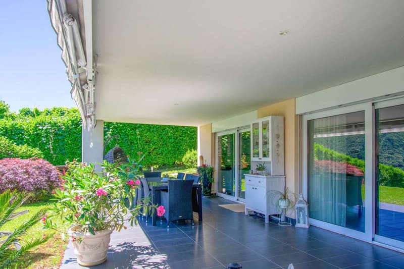 APPARTAMENTO CON VISTA LAGO E GIARDINO (3)