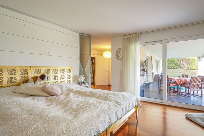 APPARTAMENTO CON VISTA LAGO E GIARDINO (7)