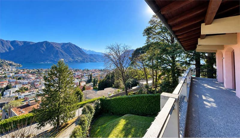 Elegante villa con piscina e romantica vista lago (2)