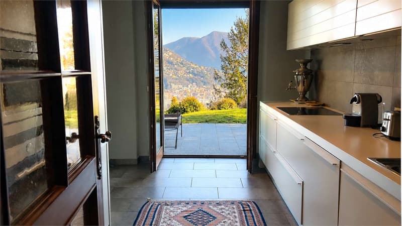 Elegante villa con piscina e romantica vista lago (13)