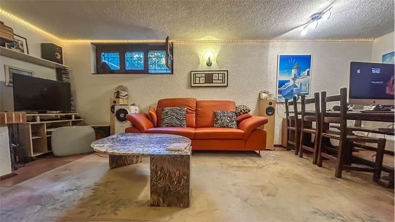 ELEGANTE VILLA CON GIARDINO IN ZONA STRATEGICA (12)