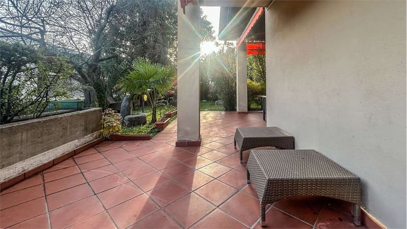 ELEGANTE VILLA CON GIARDINO IN ZONA STRATEGICA (2)