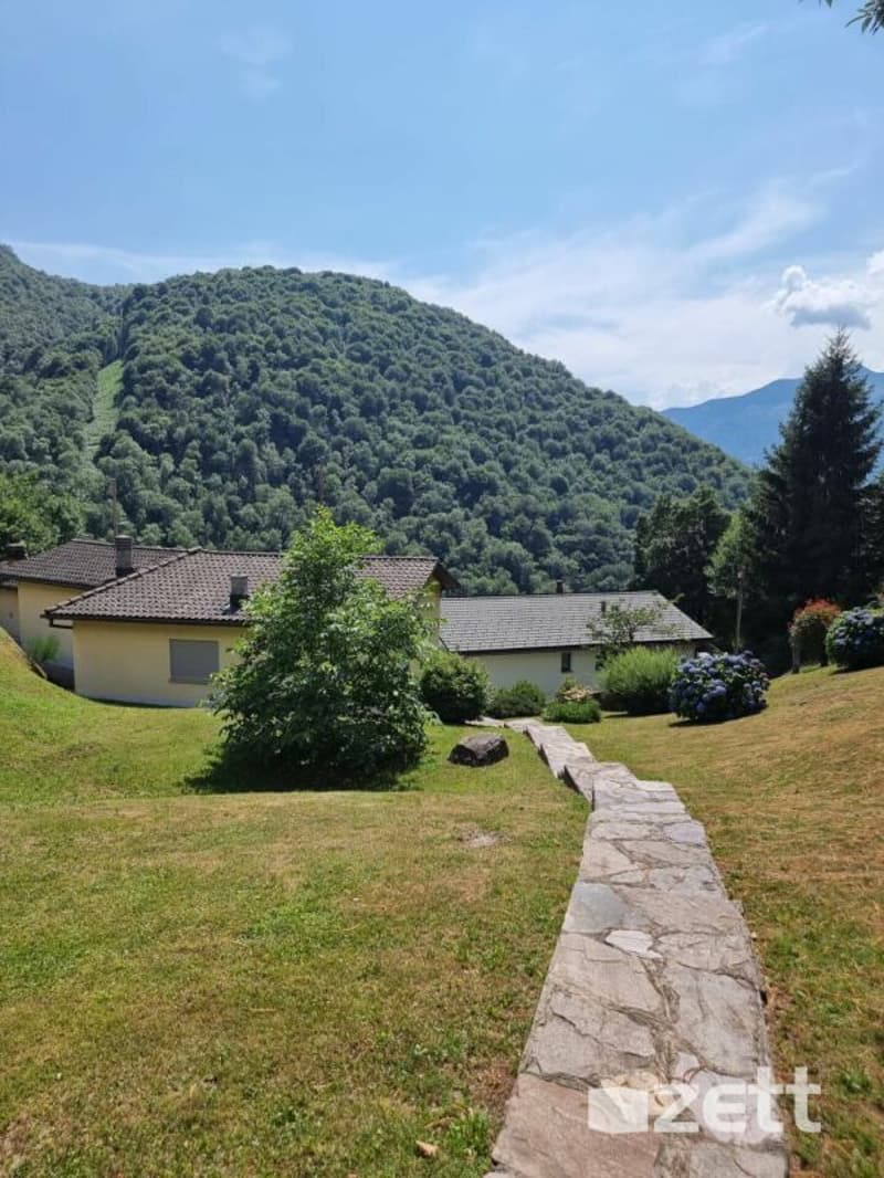 Casa indipendente 4.5 locali con ampio giardino a Medeglia (17)