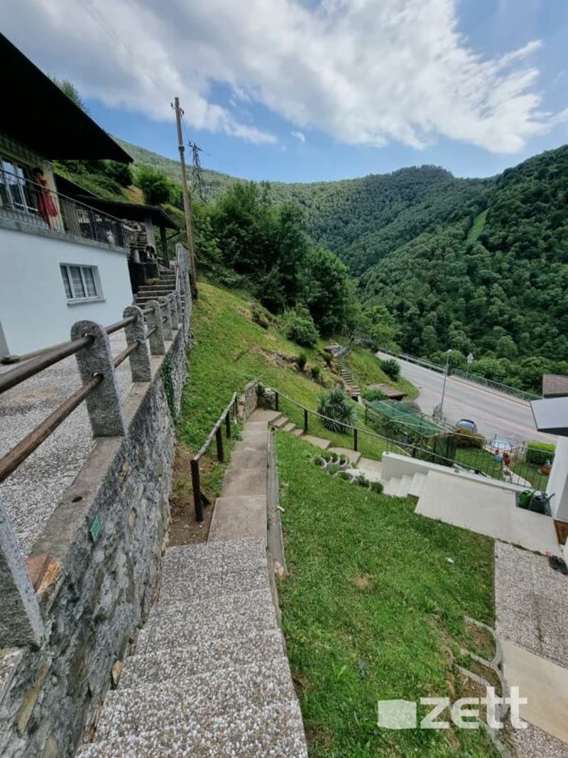 Casa indipendente 4.5 locali con ampio giardino a Medeglia (16)