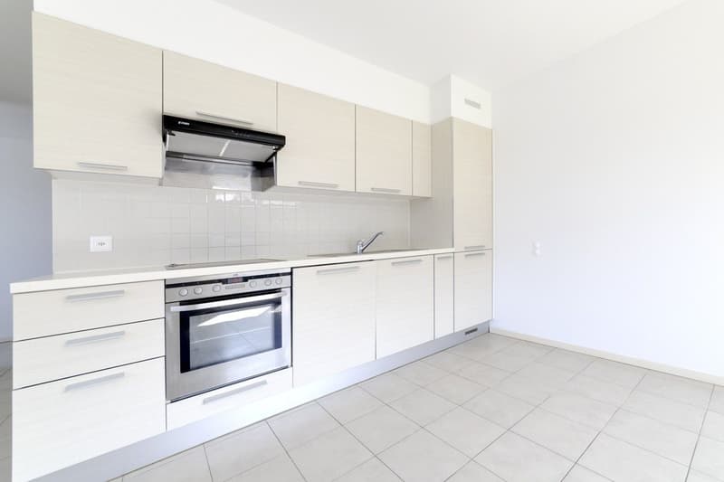 Chiasso – Luminoso appartamento di 2.5 locali con balcone e posteggio in autorimessa (3)
