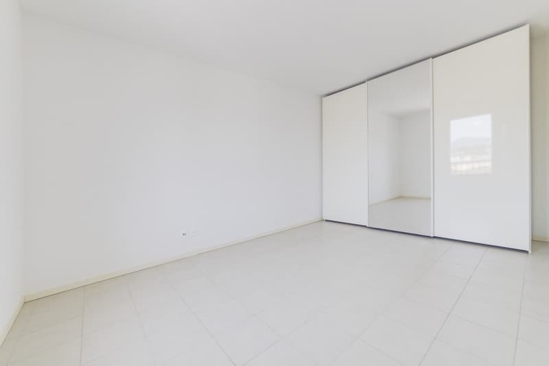 Chiasso – Luminoso appartamento di 2.5 locali con balcone e posteggio in autorimessa (7)