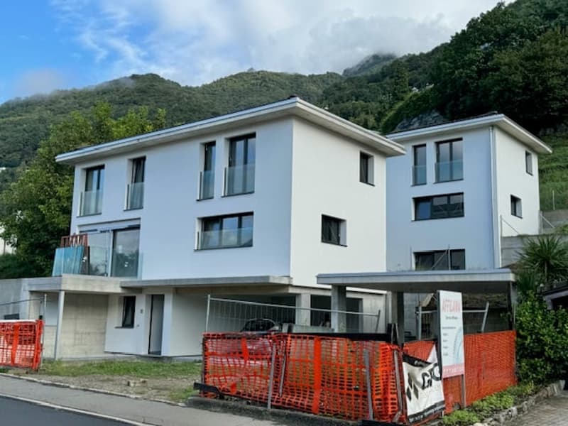 VENDESI A CUGNASCO - NUOVA CASA UNIFAMILIARE 5.5 LOCALI CON GIARDINO PRIVATO (3)