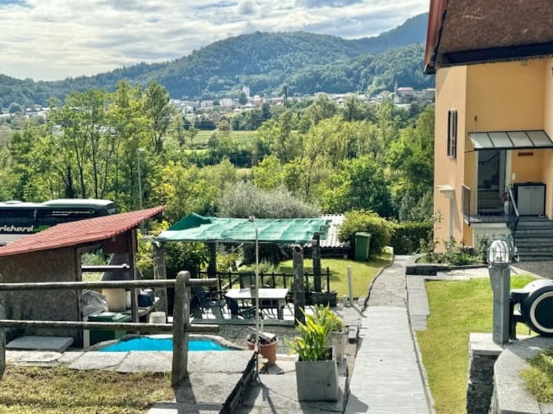 SOLDUNO - VENDESI CASA BIFAMILIARE CON AMPIO TERRENO (17)