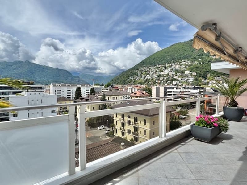 VENDESI IN CENTRO A LOCARNO - AMPIO E LUMINOSO ATTICO (ANCHE RESIDENZA SECONDARIA) (23)