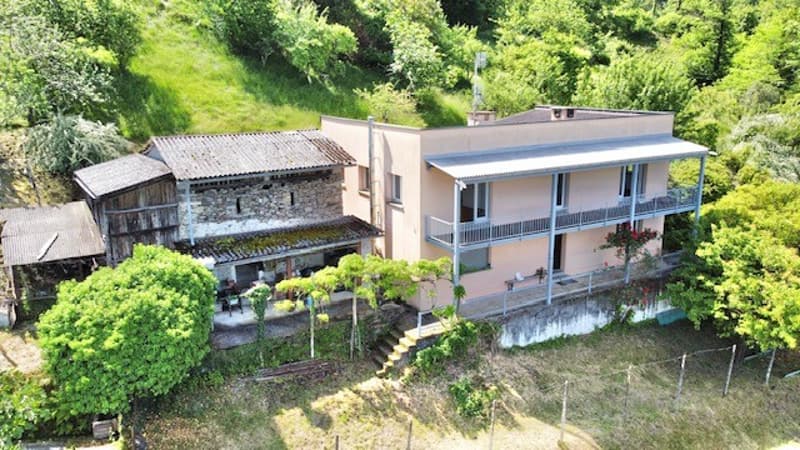 VENDESI A VIRA GAMBAROGNO - CASA UNIFAMILIARE CON VISTA IMPRENDIBILE SUL LAGO MAGGIORE (2)
