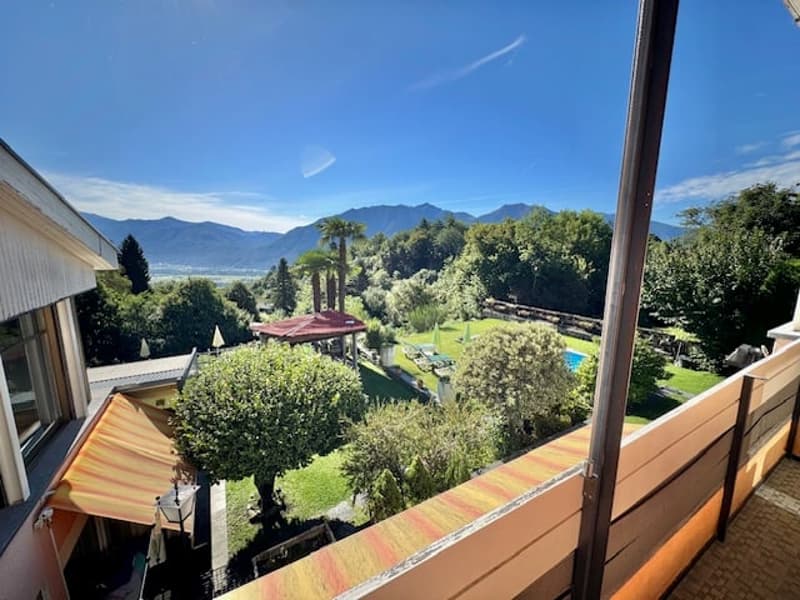 VENDESI IN VAL RESA (Brione sopra Minusio) - CASA CON PISCINA ED AMPIO GIARDINO (11)