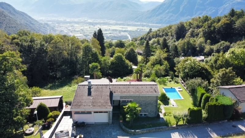 VENDESI IN VAL RESA (Brione sopra Minusio) - CASA CON PISCINA ED AMPIO GIARDINO (5)