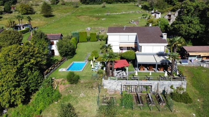 VENDESI IN VAL RESA (Brione sopra Minusio) - CASA CON PISCINA ED AMPIO GIARDINO (2)