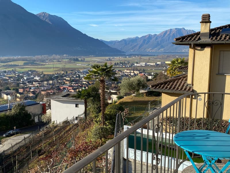 House overlooking valley, mountains, pool on terrace