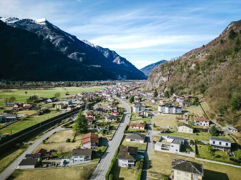 VENDESI A CRESCIANO - MODERNA E AMPIA VILLA DI 5.5 LOCALI IN ZONA TRANQUILLA (9)