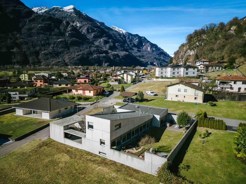 VENDESI A CRESCIANO - MODERNA E AMPIA VILLA DI 5.5 LOCALI IN ZONA TRANQUILLA (5)