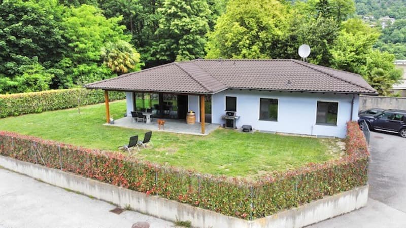 VENDESI A GOLINO - MODERNA CASA UNIFAMILIARE CON GIARDINO PRIVATO (1)