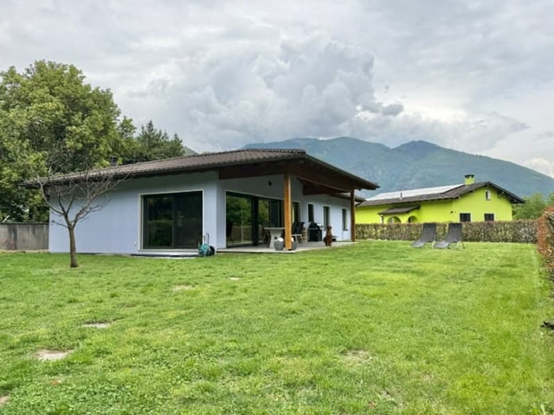 VENDESI A GOLINO - MODERNA CASA UNIFAMILIARE CON GIARDINO PRIVATO (3)