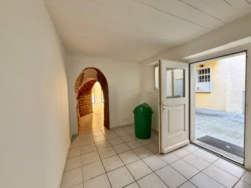 VENDESI NEL BORGO DI ASCONA - Grazioso negozio con corte interna (4)