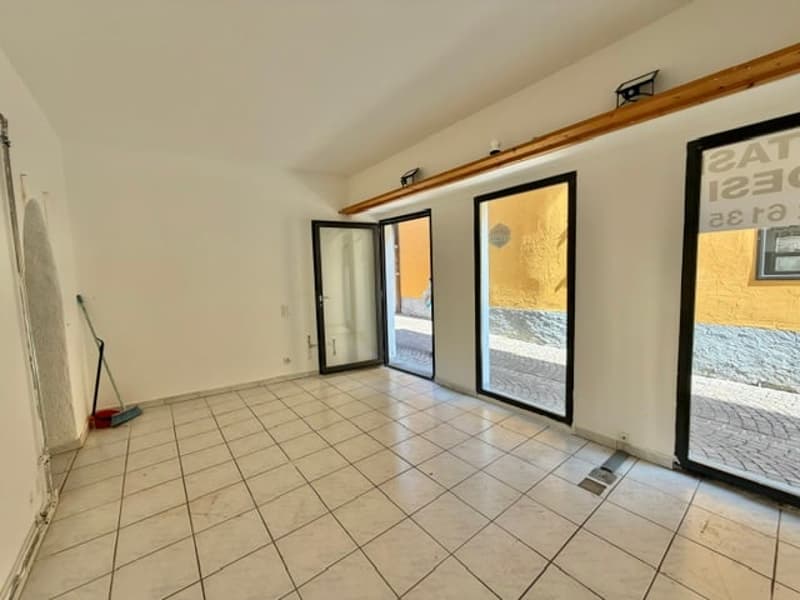 VENDESI NEL BORGO DI ASCONA - Grazioso negozio con corte interna (2)