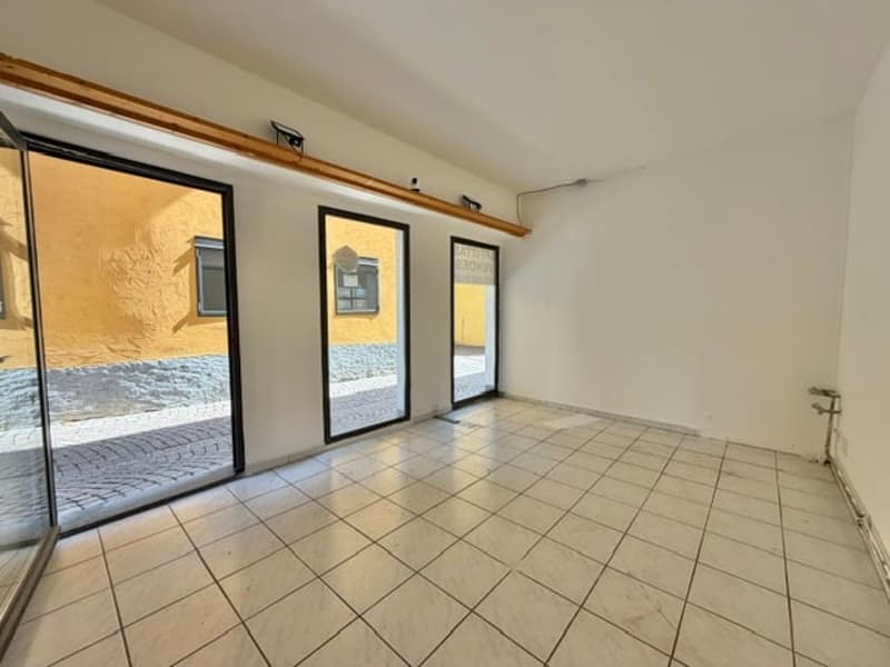 VENDESI NEL BORGO DI ASCONA - Grazioso negozio con corte interna (1)
