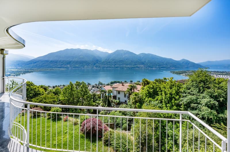 Appartamento signorile con vista mozzafiato in vendita (2)