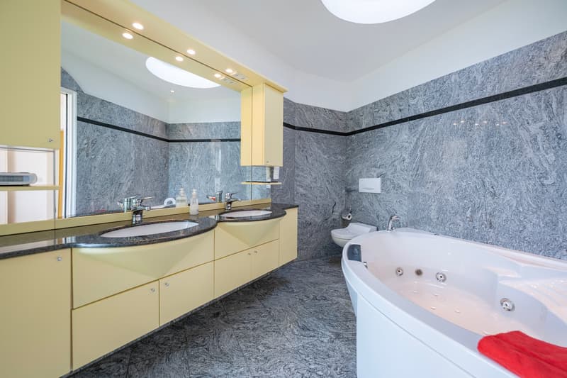 Elegante Wohnung mit phantastischer Panoramasicht zu verkaufen (12)