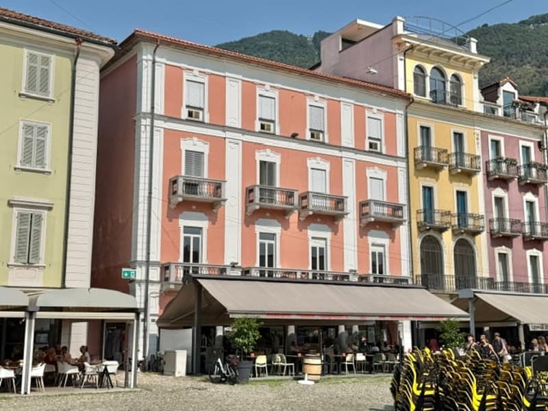 AFFITTASI A LOCARNO (PIAZZA GRANDE) - NEGOZIO SU DUE LIVELLI CON VETRINA (1)