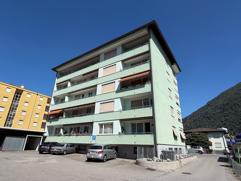 Vendesi a Losone appartamento ad angolo, soleggiato e centrale (1)