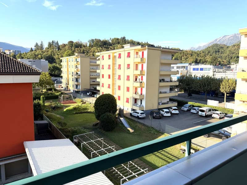 Vendesi a Losone appartamento ad angolo, soleggiato e centrale (4)