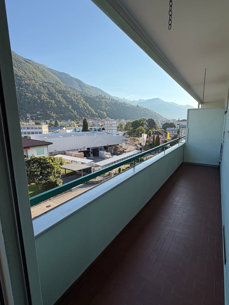 Vendesi a Losone appartamento ad angolo, soleggiato e centrale (5)