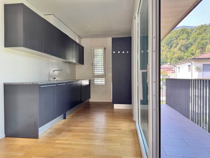 VENDESI IN CENTRO A LOSONE - MODERNO ATTICO DUPLEX DI 5.5 LOCALI (6)
