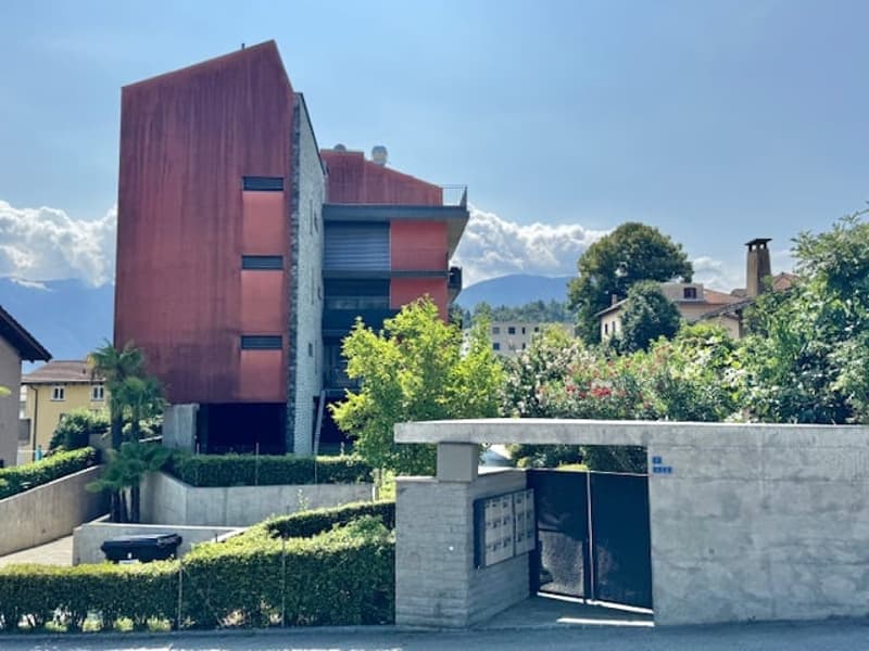 VENDESI IN CENTRO A LOSONE - MODERNO ATTICO DUPLEX DI 5.5 LOCALI (3)