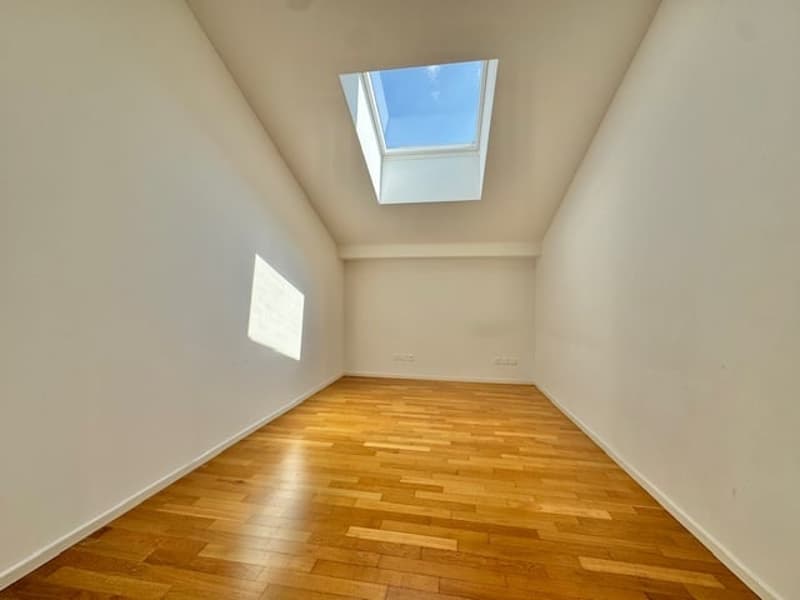 VENDESI IN CENTRO A LOSONE - MODERNO ATTICO DUPLEX DI 5.5 LOCALI (16)