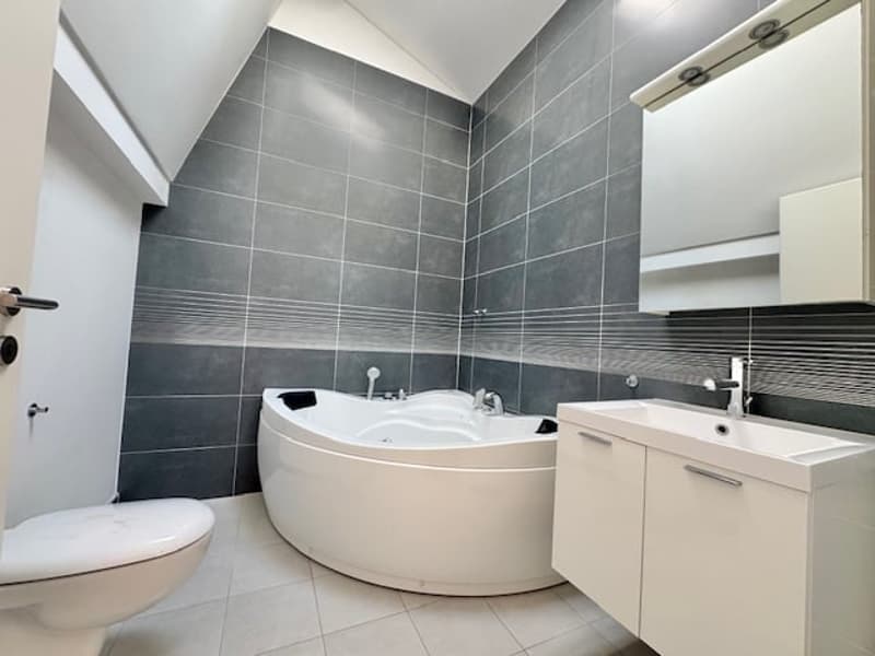 VENDESI IN CENTRO A LOSONE - MODERNO ATTICO DUPLEX DI 5.5 LOCALI (18)