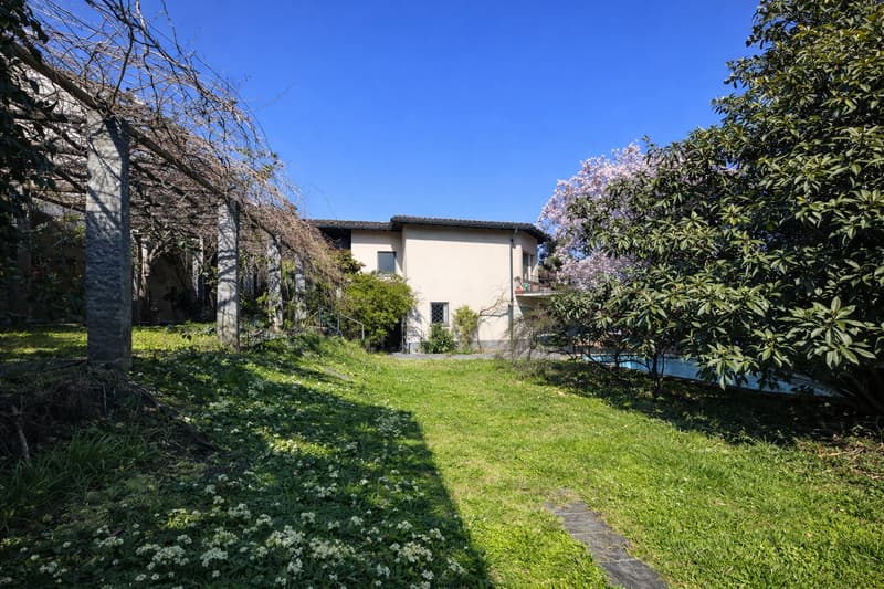 Villa con piscina a Massagno – opportunità rara con grande potenziale (2)