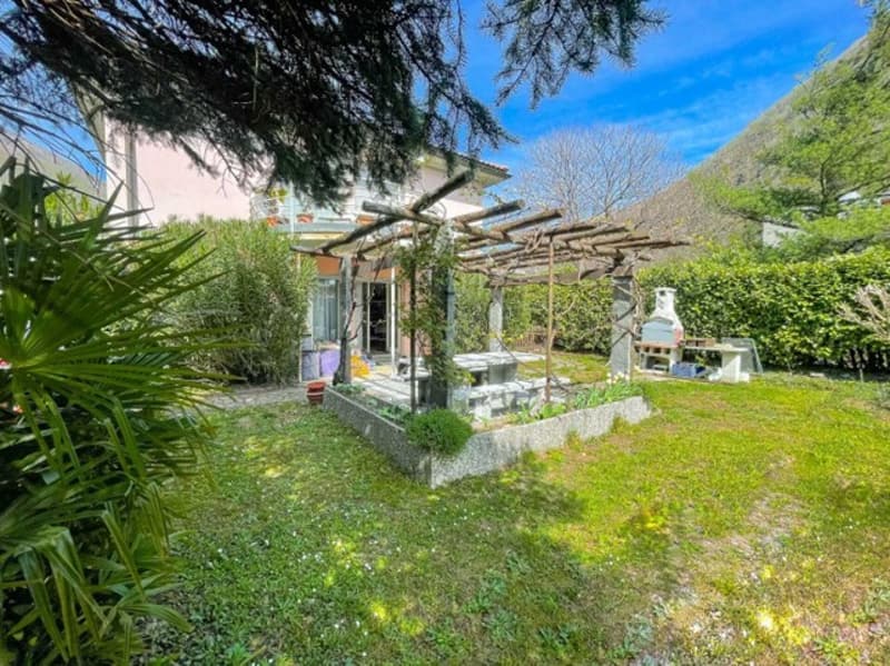 Casa con grande giardino in vendita a Mezzovico (2)