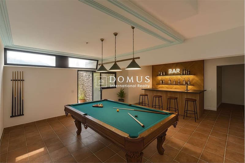 Villa con piscina, da ristrutturare, con grande potenziale (13)