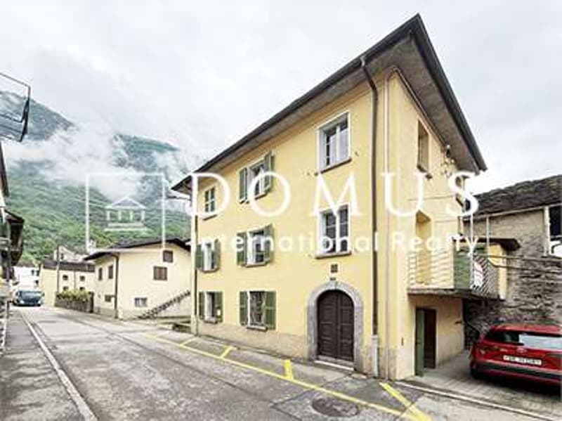 Casa unifamiliare con grande potenziale, 2 posti auto e cantina da ria (1)