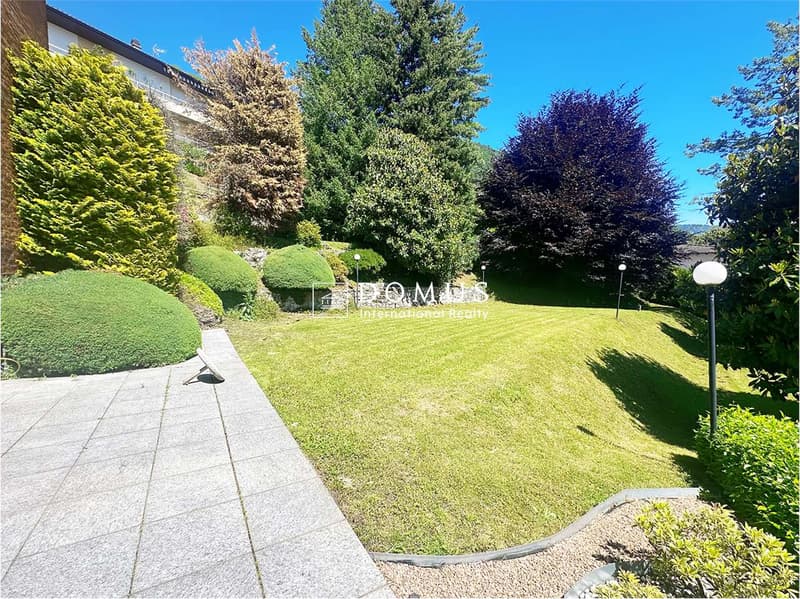 Villa con vista panoramica e grande giardino (4)