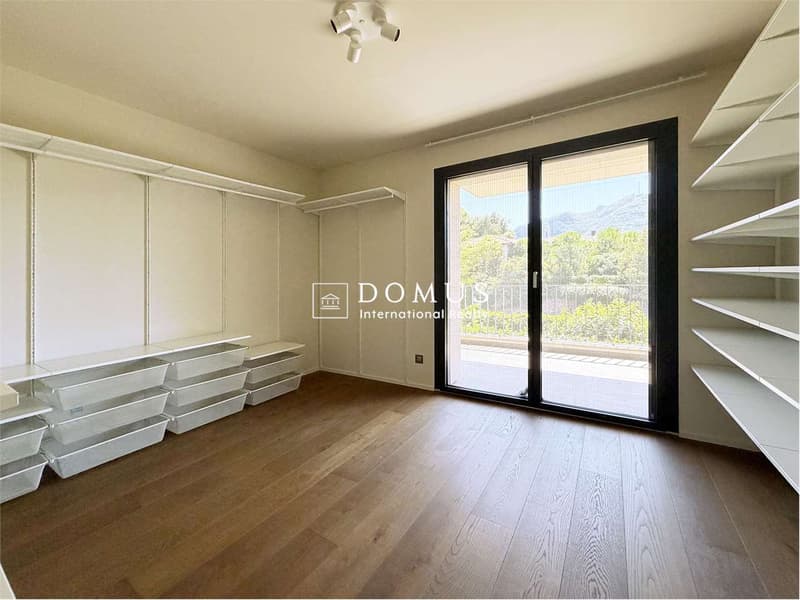 Elegante appartamento con terrazza e giardino (9)