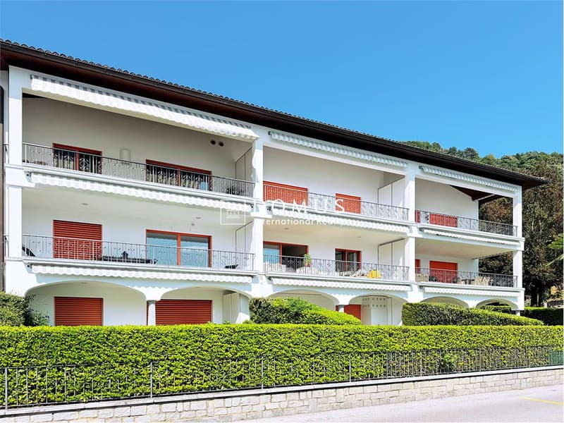 2,5 fronte lago con piscina e posto barca (10)
