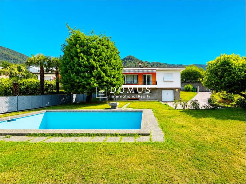 Villa indipendente immersa nel verde con piscina (2)