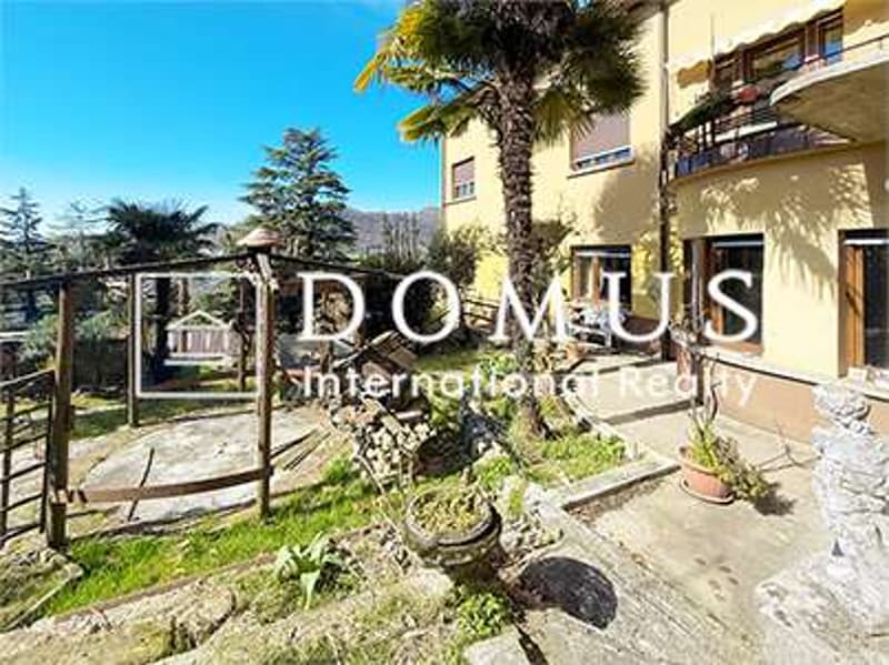 Villa bifamiliare immersa nel verde con parco edificabile (4)