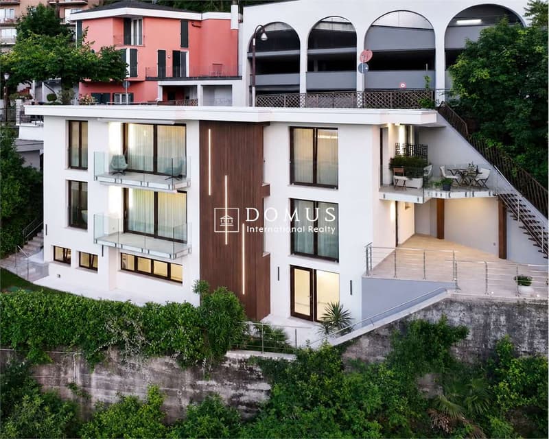 Villa di pregio completamente ristrutturata con vista panoramica sul L (9)