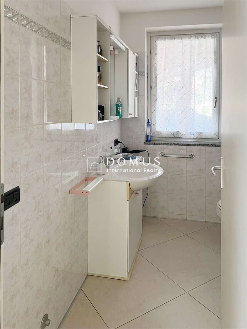 Villa indipendente con giardino, taverna e box a Lavena Ponte Tresa (8)