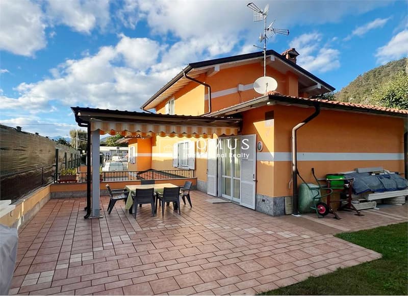 Villa indipendente con giardino, taverna e box a Lavena Ponte Tresa (2)